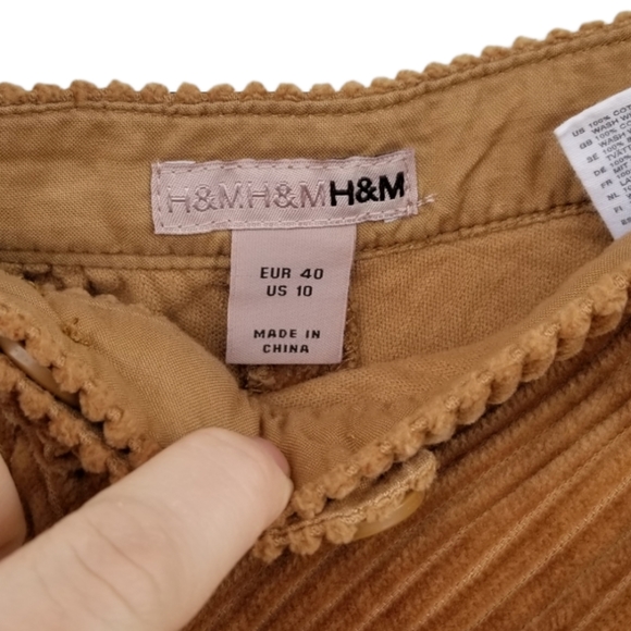 H&M Corduroy High Waisted Wide Leg Flare Shorts - Picture 2 of 10